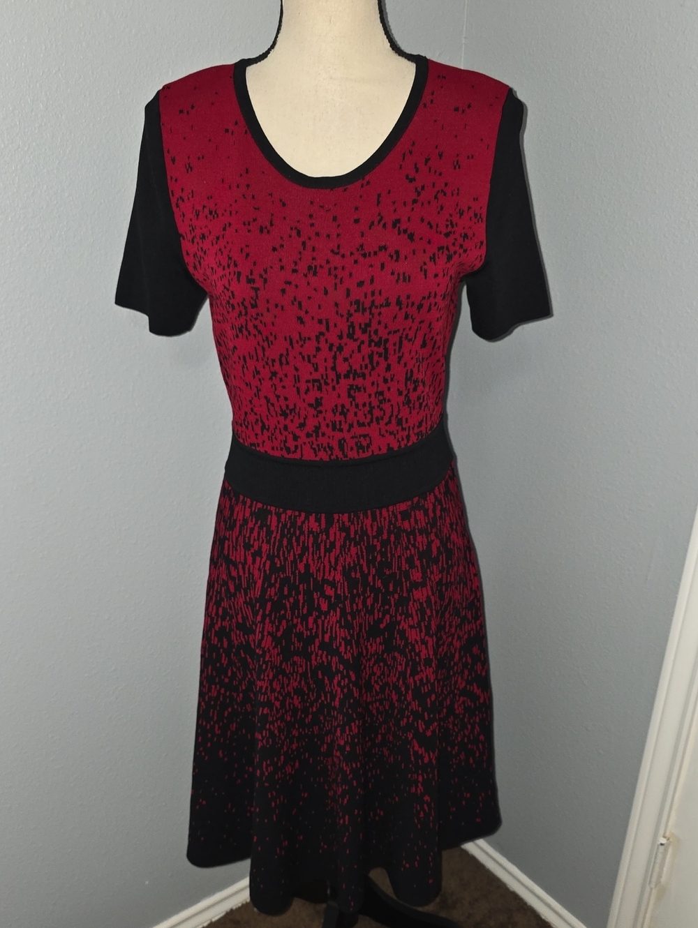 Carmen Marc Valvo Red & Black Knit Fit-and-Flare Dress Sz L